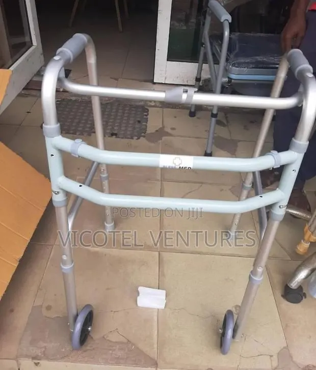 Zimmer Frame With Wheel · Photo 1