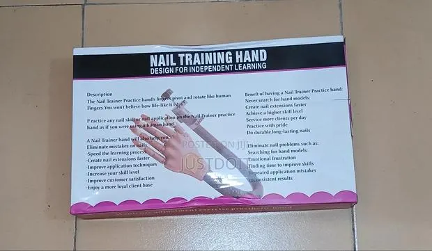 Nail Training Mannequin Hand · Photo 1
