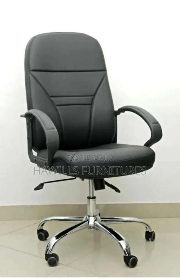 Black Executive Office Chair/Swivel · Photo 1