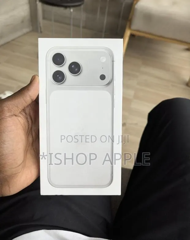 New Apple iPhone 17 Pro Max 256 GB Silver · Photo 1
