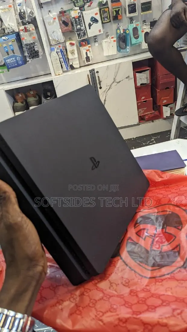Playstation 4 Slim With 2 Controllers and 8 Solid Games Ps4 Jailbreak · Photo 1