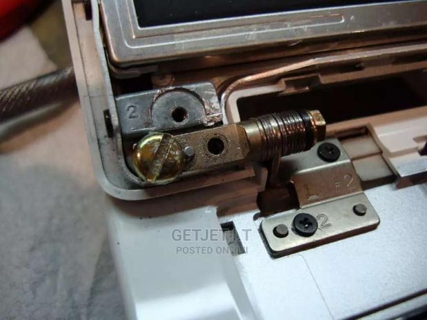 Hinges Of Laptops Repair Instantly · Photo 2