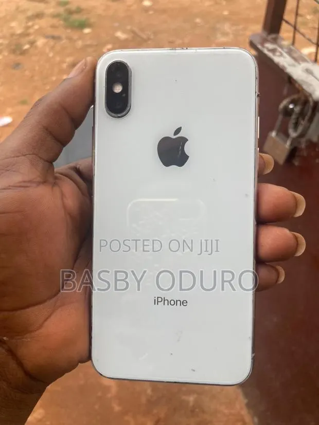 Apple iPhone X 64 GB White · Photo 1