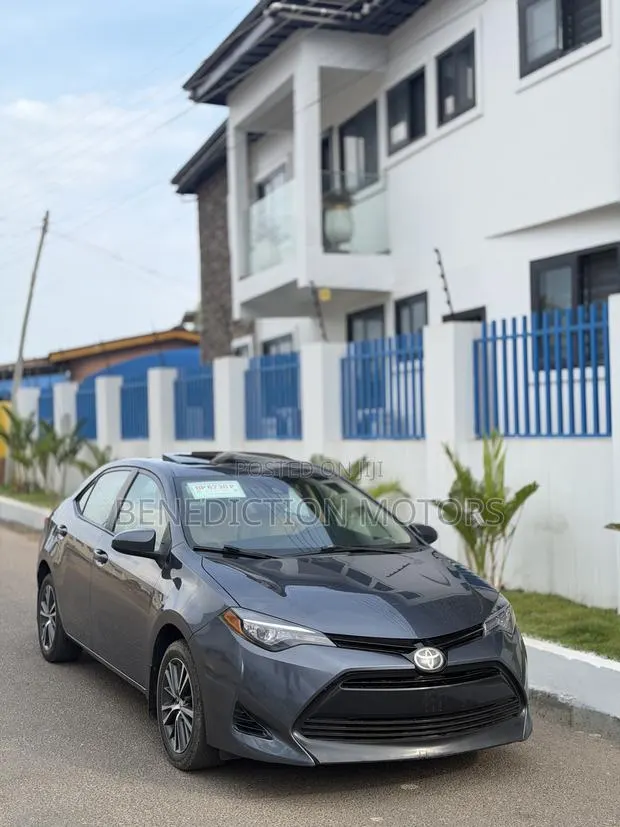 Toyota Corolla LE ECO 4dr Sedan (1.8L 4cyl CVT) 2017 Gray · Photo 1