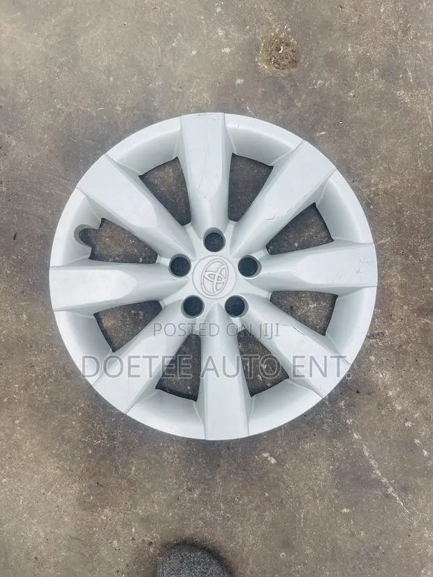 Toyota Corolla Wheel Cover · Photo 1