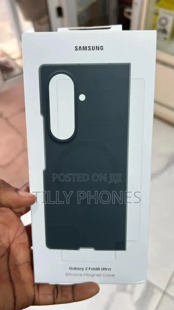 Galaxy Z Fold8 Ultra Silicon Magnet Case · Photo 1