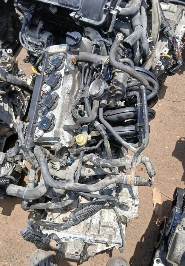 Toyota Vitz Engine 4 Plugs · Photo 1