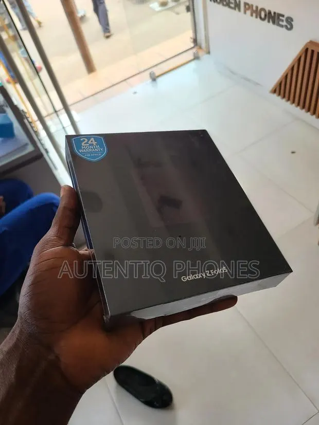 New Samsung Galaxy Z Fold 5 256 GB Black · Photo 1