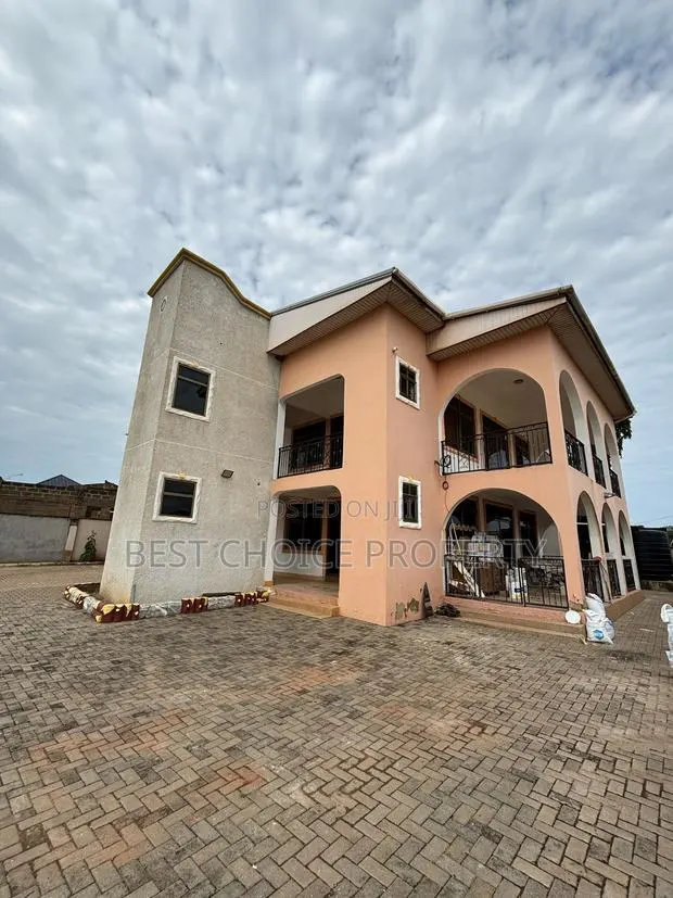 4bdrm Apartment in Adenta Ashiyie for rent · Photo 1