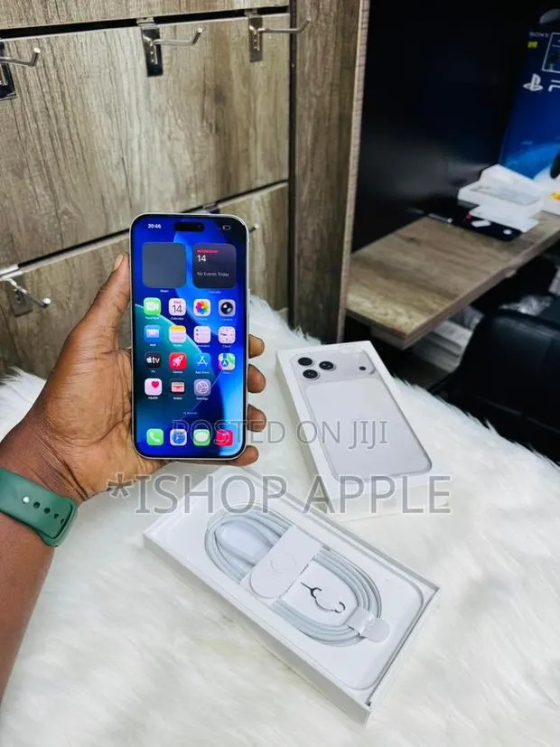 Apple iPhone 17 Pro Max 512 GB Silver · Photo 1
