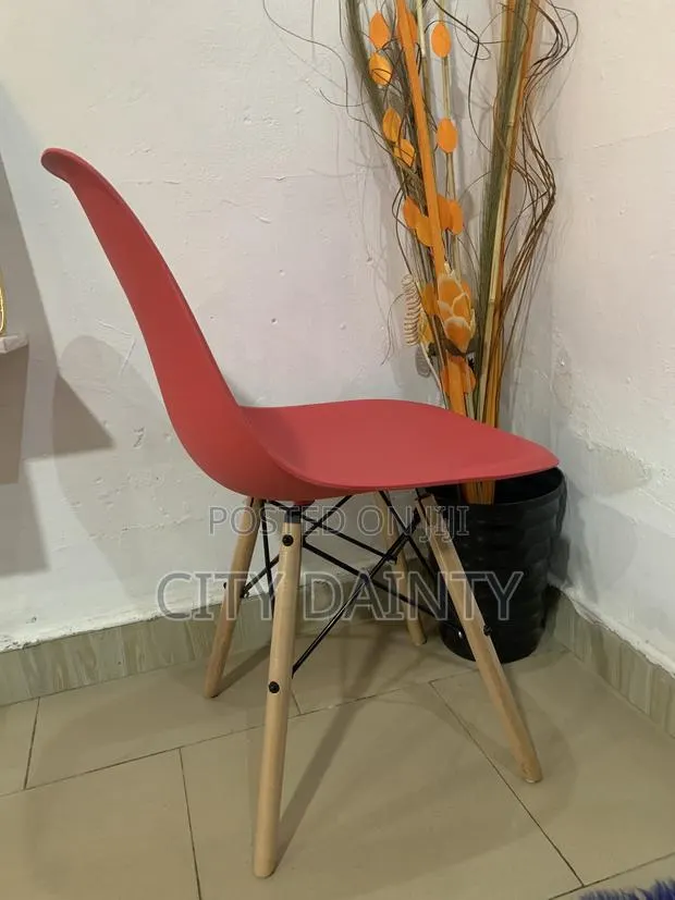 Aesthetic Chair · Photo 1