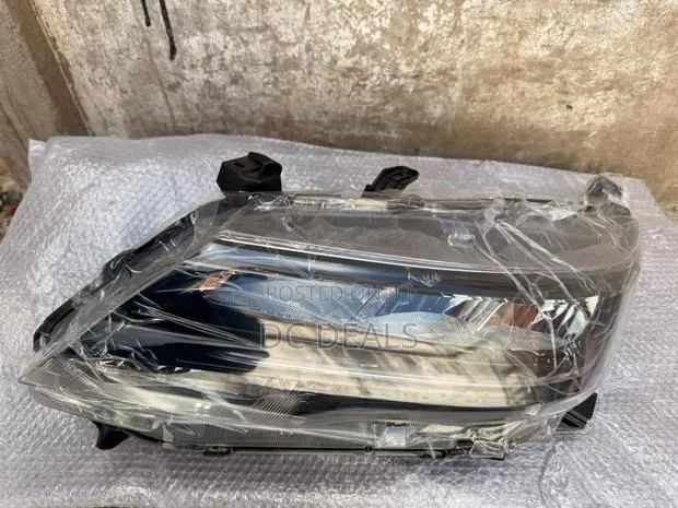 Toyota Rush Headlight 2018,2019,2020,2021 · Photo 1
