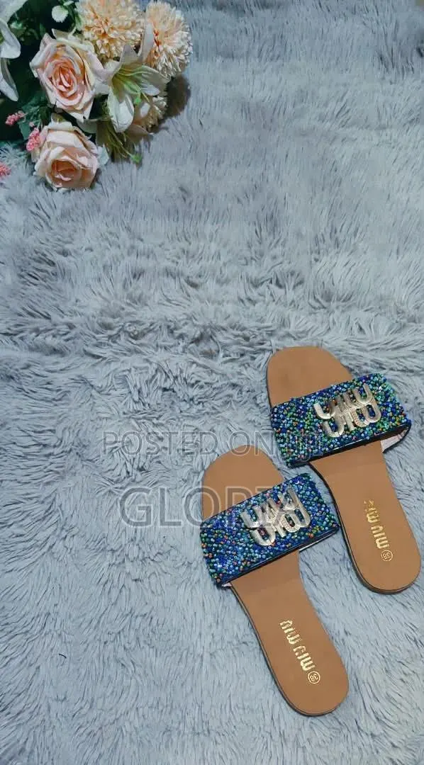 Ladies Crystal Flat Slippers · Photo 1