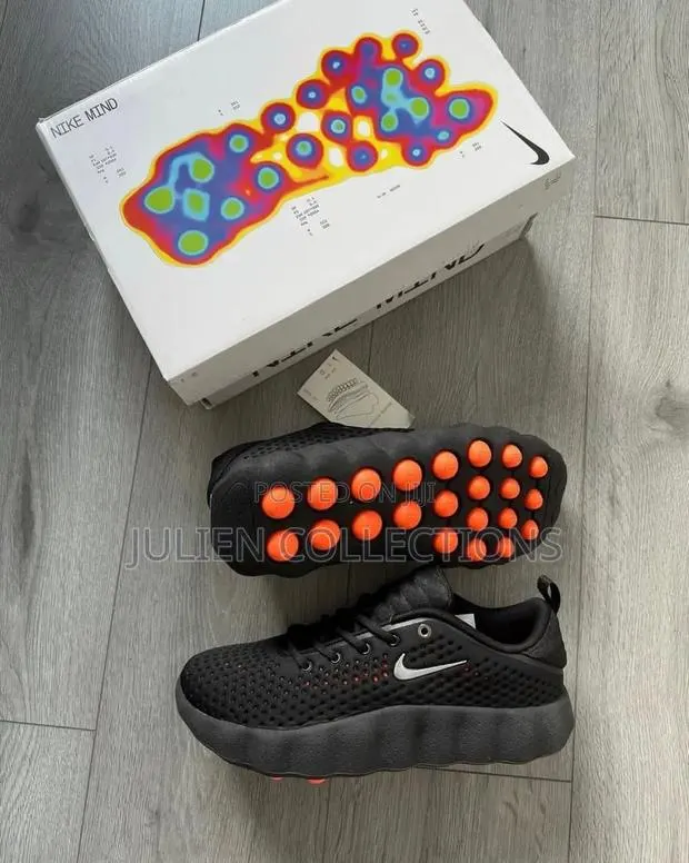 Nike Mind Black and Cream · Photo 1