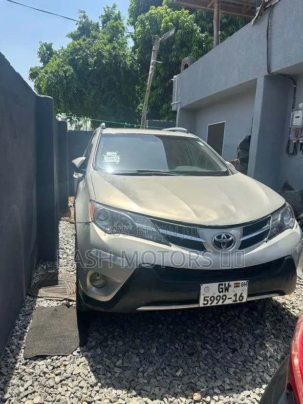 Toyota RAV4 LE 4dr SUV (2.5L 4cyl 6A) 2014 Gray · Photo 1