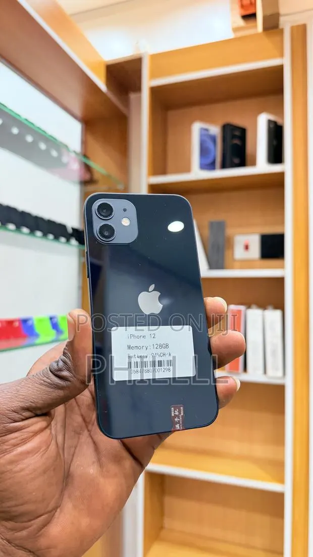 Apple iPhone 12 128 GB Black · Photo 1