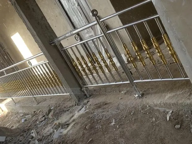 Stainless Balustrade and Gold Design · Photo 1