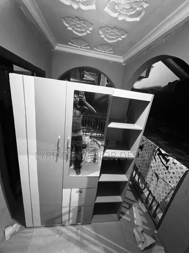 Wardrobe (Indoor) · Photo 1