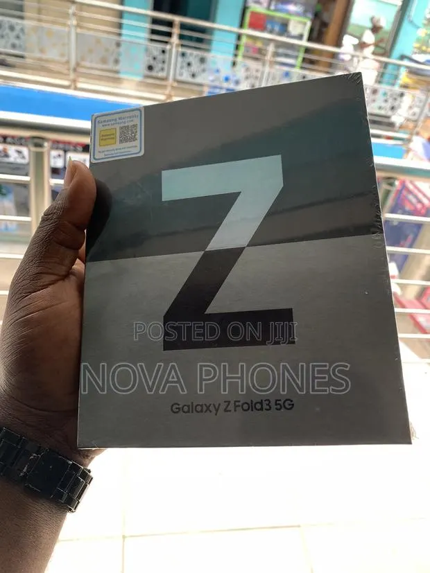New Samsung Galaxy Z Fold 3 256 GB · Photo 1