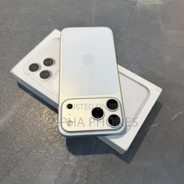 Apple iPhone 17 Pro Max 512 GB Silver · Photo 1