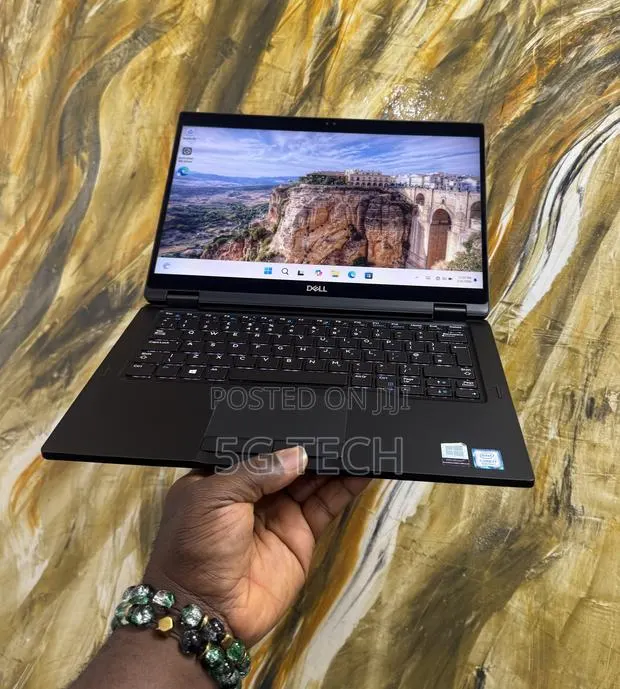 Laptop Dell Latitude 7390 2-in-1 16GB Intel Core i7 SSD 256GB · Photo 1