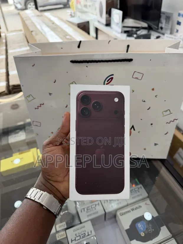 New Apple iPhone 18 Pro Max 256 GB Red · Photo 1