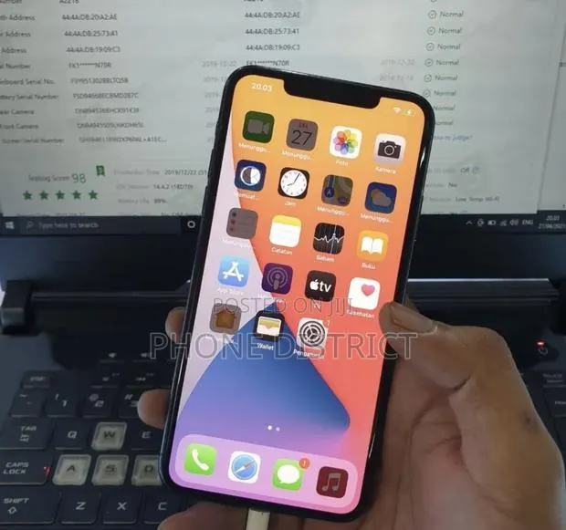 Apple iPhone 11 Pro Max 64 GB Green · Photo 1
