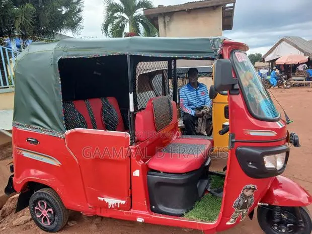 TVS 2025 Red · Photo 1