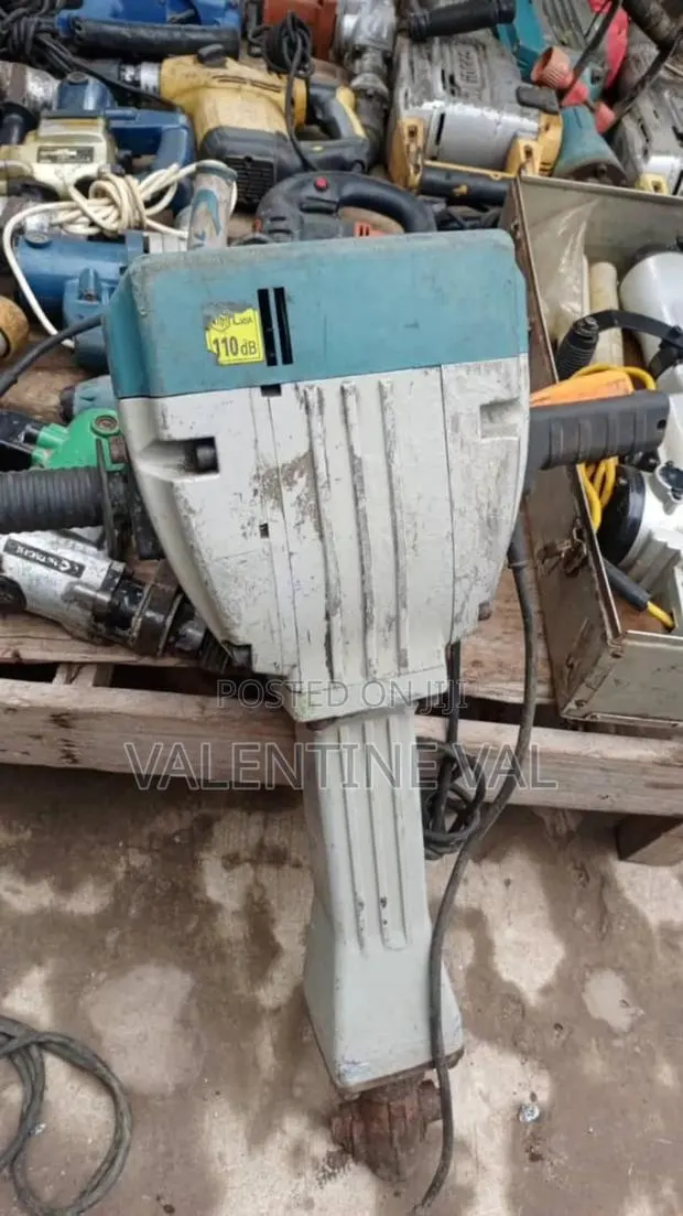Total Concrete Breaker Machine Working Perfectly · Photo 1