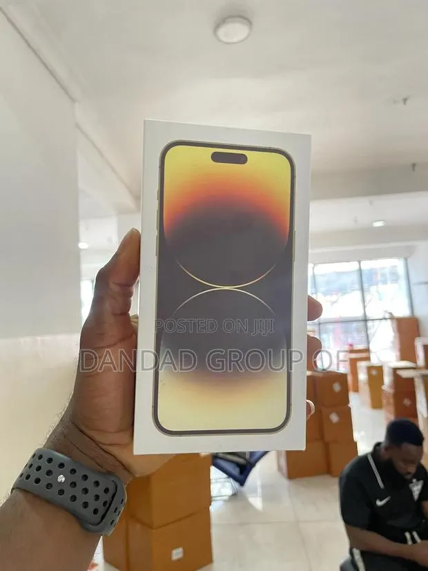 New Apple iPhone 14 Pro Max 256 GB Gold · Photo 1