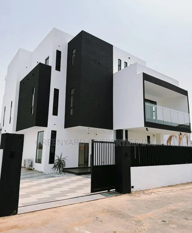4bdrm Duplex in A&C, East Legon for sale · Photo 1