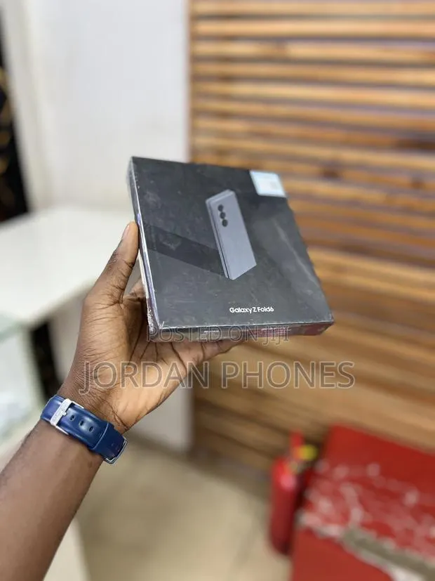 New Samsung Galaxy Z Fold6 256 GB Gray · Photo 1
