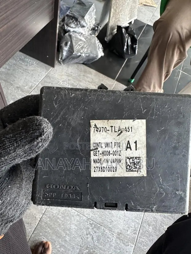 2017-21 Honda CRV Boot Control Unit · Photo 1