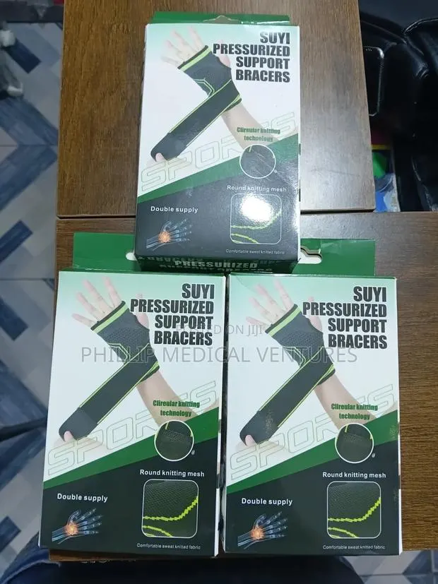 Compression Wrist Brace · Photo 1
