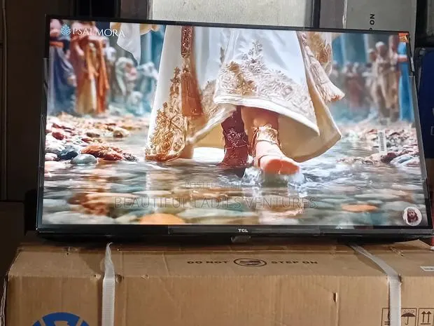 TCL 32” Hd Flat Screen Television · Photo 1