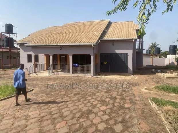 6bdrm House in Adenta for rent · Photo 1