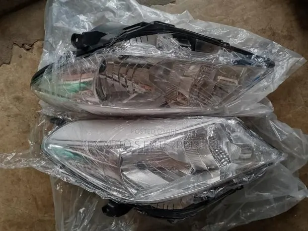 Toyota Vitz 2012 Headlight · Photo 1