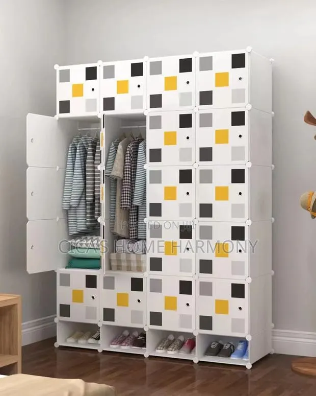 20 Cubes Plastic Wardrobe · Photo 1