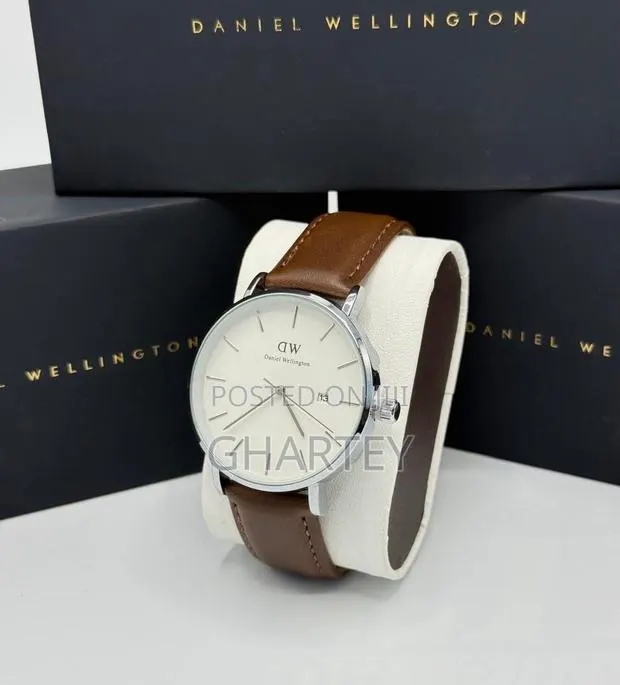 Daniel Wellington Classic Analog Watch · Photo 1