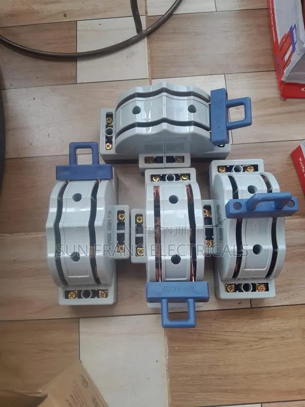 100a 2pole Knife Changeover Switch · Photo 1