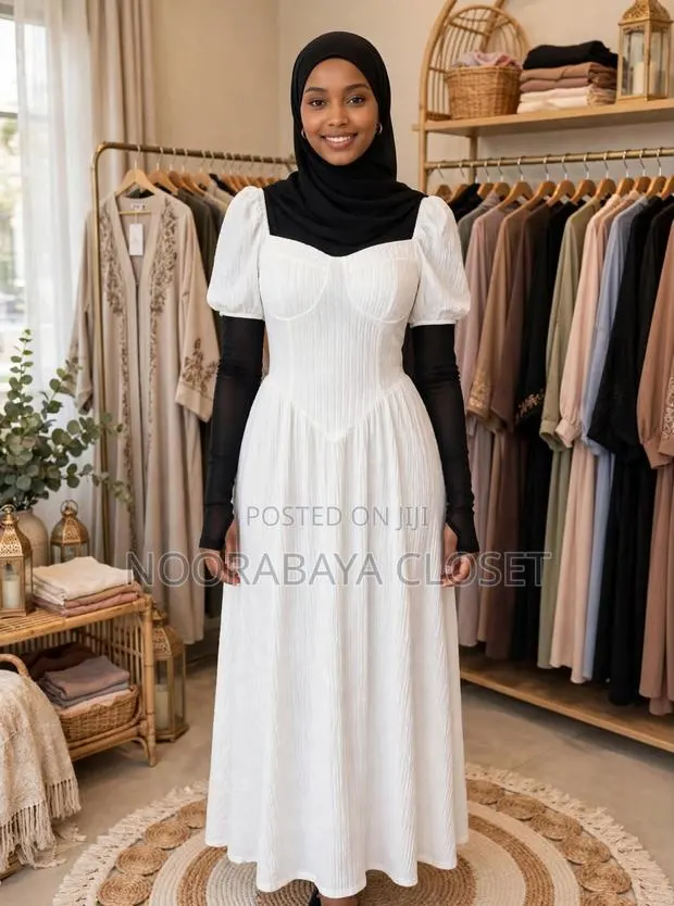 Lovely Ladies Dress · Photo 1