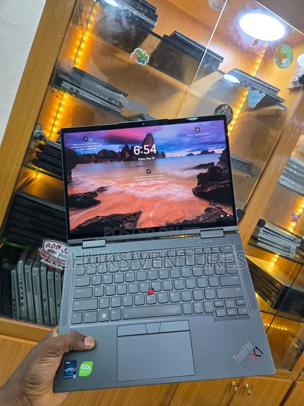 Laptop Lenovo ThinkPad X1 Yoga 16GB Intel Core i7 SSD 1T · Photo 1
