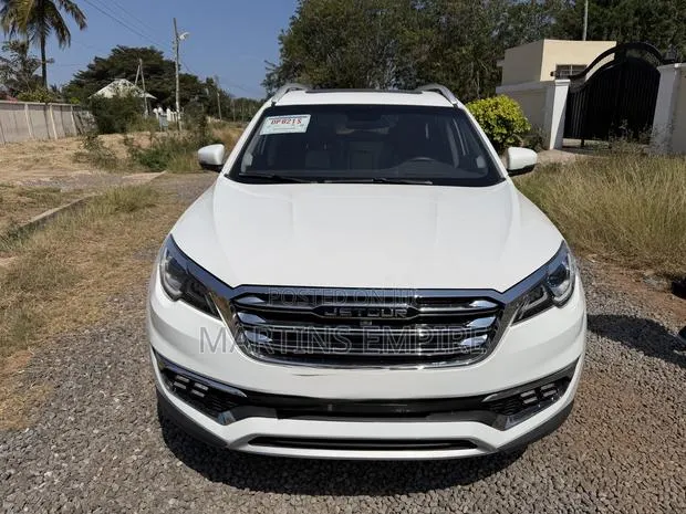 Jetour X70 1.5 7-Seater FWD 2018 White · Photo 1