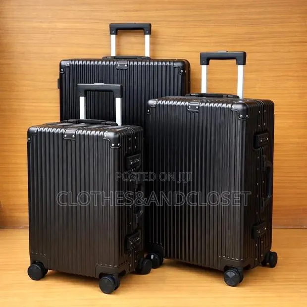 Quality Set of Hard-Shell Suitcases · Photo 1