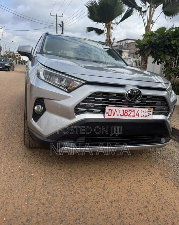 Toyota HiAce 2021 Grey · Photo 1
