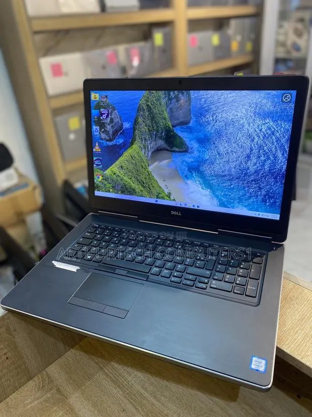 Laptop Dell Precision 7710 16GB Intel Core i7 HDD+SSD 256GB · Photo 1