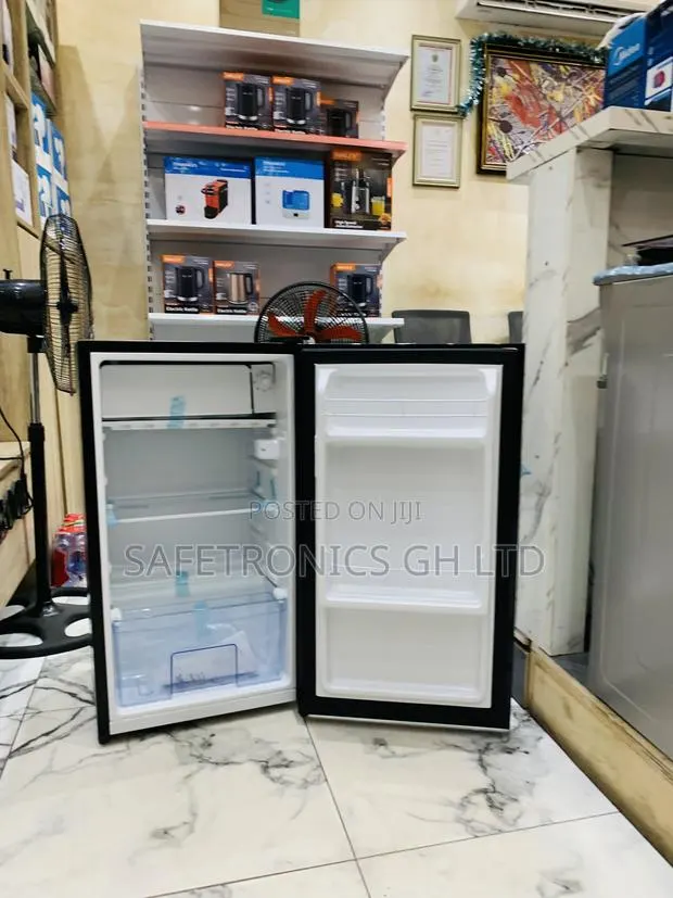 Try Massive Pearl Pf-109 Single Door Table Top Refrigerator (Black) · Photo 1