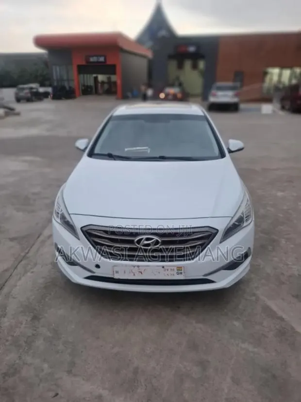 Hyundai Sonata Limited Sedan FWD (2.4L 4cyl 6A) 2017 White · Photo 1