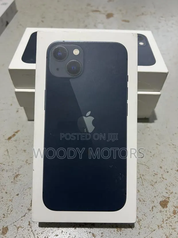 New Apple iPhone 13 128 GB Blue · Photo 1