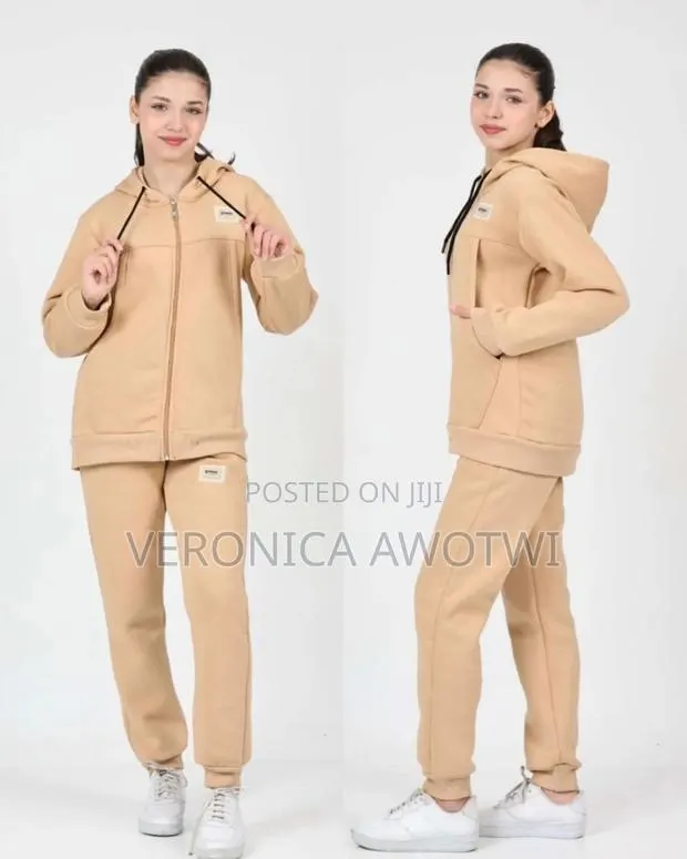 Cream Tracksuit · Photo 1